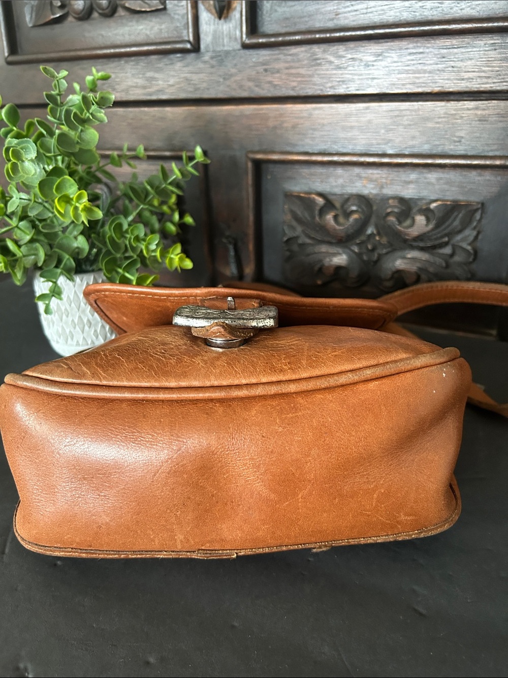 Vintage Navasota Tan Leather Crossbody Bag with Decorative Buckle - Picture 6 of 10